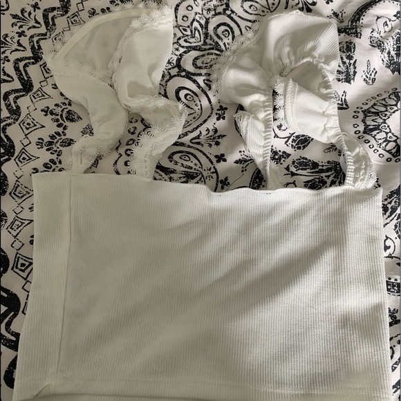 Ruffle Rib-knit crop top - Picture 3 of 3